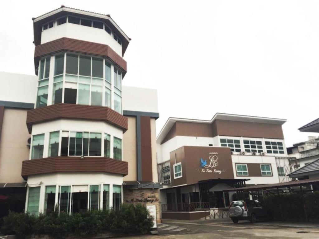 Hotel Le Lerts Living Khon Kaen Extérieur photo
